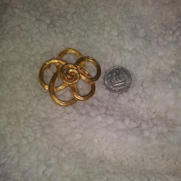 Nwot Statement Gold Flower Daisy Pin / Brooch - Picture 5 of 5